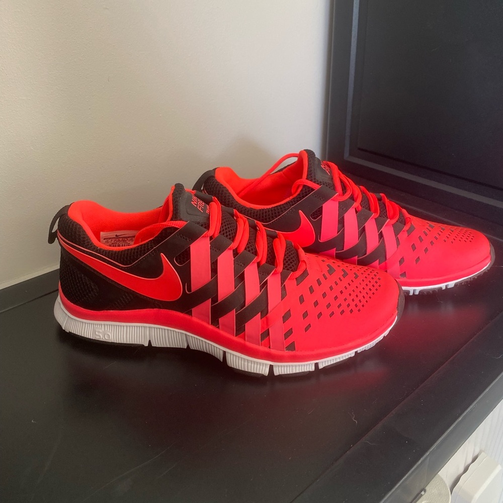 Nike Mens Free Train Sneakers
